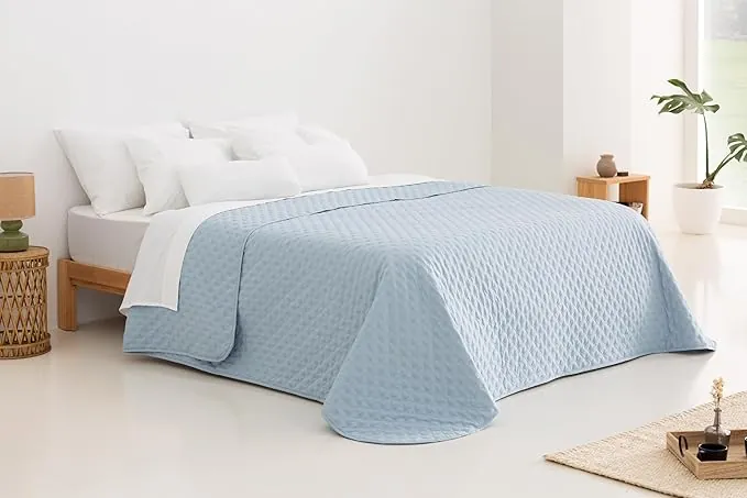 Todocama – Colcha boutí Fina con diseño Estrella, para Primavera, Verano, otoño e Invierno. 100% Microfibra Extra Suave. Cubre Cama Multiusos. Cama 80/90-180x260cm Azul Claro