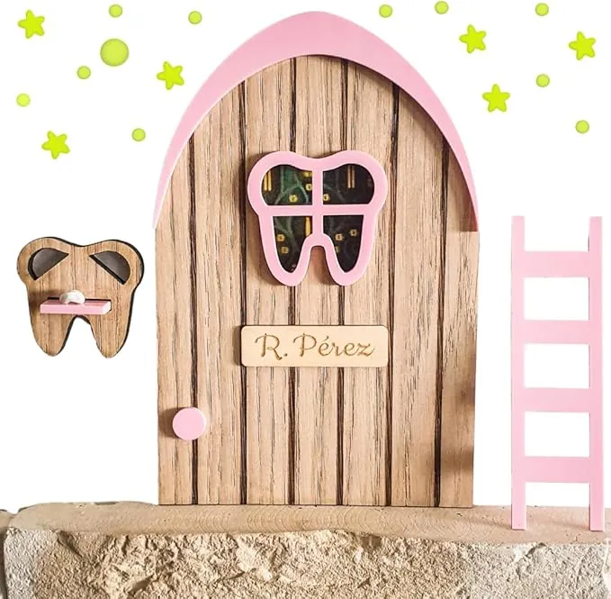 7GANSOS NUEVA PUERTA DEL RATONCITO PEREZ ROSA de madera, con repisa en forma de ratón para dejar el diente y estrellas que se iluminan en la oscuridad. NO SE ABRE