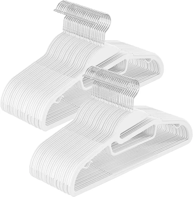 SONGMICS Juego de 50 Perchas de plástico, Perchas con Apertura en Forma de U, ahorran Espacio, 0,5 cm de Grosor, 41,5 cm de Ancho, Gancho Giratorio de 360°, Color Blanco CRP041W05