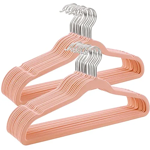 SONGMICS Percha de Terciopelo, Juego de 30, Antideslizantes, con Barra Corbata y Gancho Negro, 0,6 cm Espesor, Ahorra Espacio, 41,5 cm Largo, Abrigo Pantalón, Rosa Claro y Plata CRF26PK