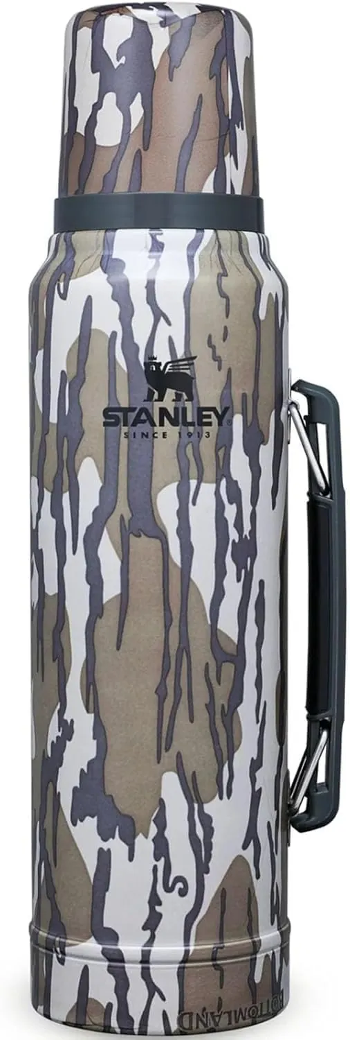 Stanley Classic Legendary Botella Termica 1 Litro - Mantiene Frío o Calor 24 Horas - Termo Cafe - Cantimplora Acero Inoxidable - Sin BPA - Apto Para Lavavajillas - Bottomland Mossy Oak