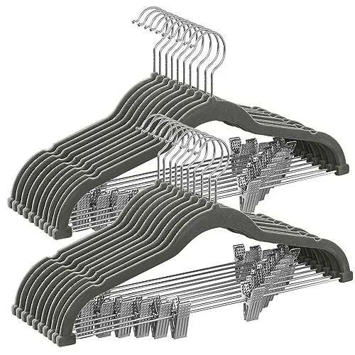 SONGMICS Perchas para Pantalones, 20 Perchas de Terciopelo, 42,5 cm de Largo, con Clips Ajustables, Antideslizantes, Ahorra Espacio, para Pantalones, Abrigos, Vestidos, Gris CRF012G20