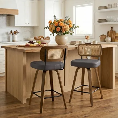 Bekrvio Juego de 2 taburetes de bar giratorios 360°, con respaldo de ratán, altura del asiento de 65 cm, 4 patas, piel sintética y madera maciza, silla retro con respaldo para isla de cocina y