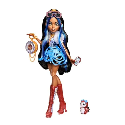 Monster High Robecca Steam Muñeca | Robot con blusa azul y shorts negros, pingüino Capitán Penny y 7 accesorios como gafas y bolso, JMB81