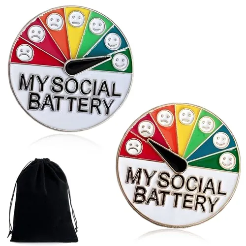 MYZWEL Pin Batería Social, 2 Piezas Broche de Estado de Ánimo Divertido para 7 Días, Pin Social Battery Interactivo de Metal con Bolsa de Terciopelo, Pines para Ropa y Mochilas, Oro y Plata