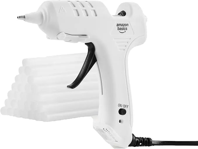 Amazon Basics Kit de pistola de pegamento caliente con 30 barras de pegamento, 20 W, Enchufe EU, Blanco