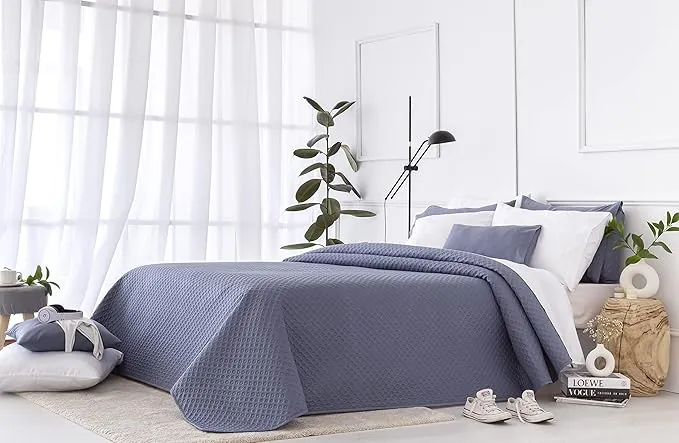 Todocama – Colcha boutí Fina con diseño piqué, para Primavera, Verano, otoño e Invierno. 100% Microfibra Extra Suave. Colcha Cubre Cama Multiusos. Cama 105-200x260cm Azul grisáceo