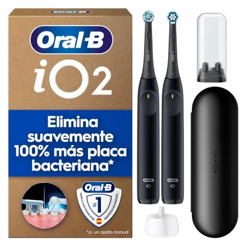 Oral-B iO 2 Cepillos de Dientes Eléctricos Negros, Pack de 2 | Cepillo Dental con 2 Cabezales, Estuche de Viaje, 3 Niveles de Intensidad, Sensor de Presión Y Temporizador, Suave con Encías