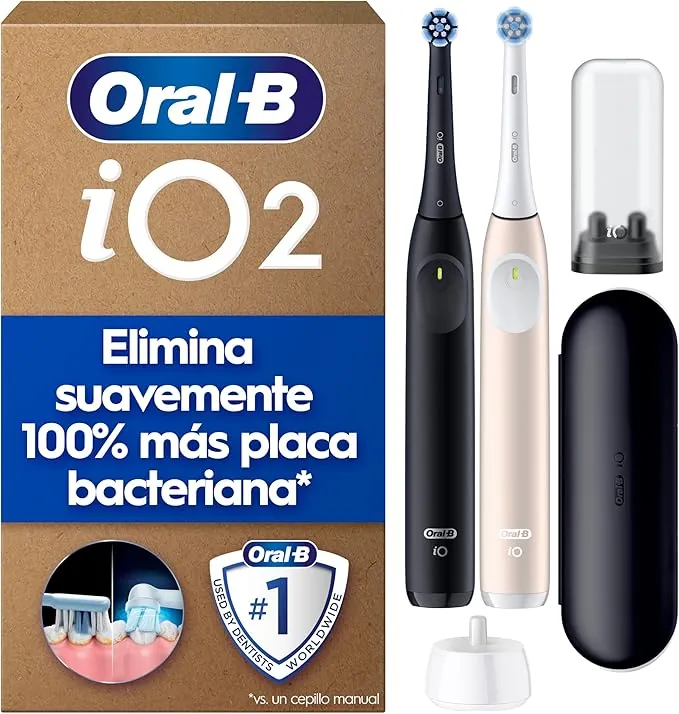Oral-B iO 2 Pack de 2 Cepillos de Dientes Eléctricos Negro Noche y Rosa Suave, 2 Cabezales, 1 Estuche de Viaje, 1 Portarrecambios, 3 Modos De Cepillado, Sensor De Presión y Temporizador