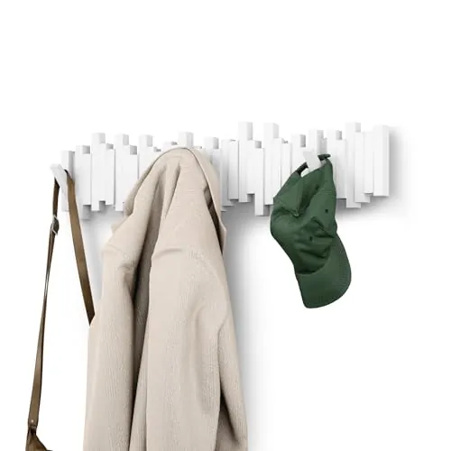 Umbra Sticks perchero de pared con gancho de riel y 8 clavijas retráctiles – Organizador de almacenamiento moderno que ahorra espacio, blanco