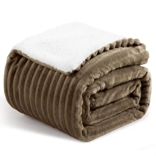Aisbo Manta Cama Invierno para Cama, Sherpa Franela Reversible Polar con Cordón para Sofá, Borreguito Gruesa, Suave, Caliente, Sillón, Transpirable para Invierno (Marrón, 130 x 150 cm)