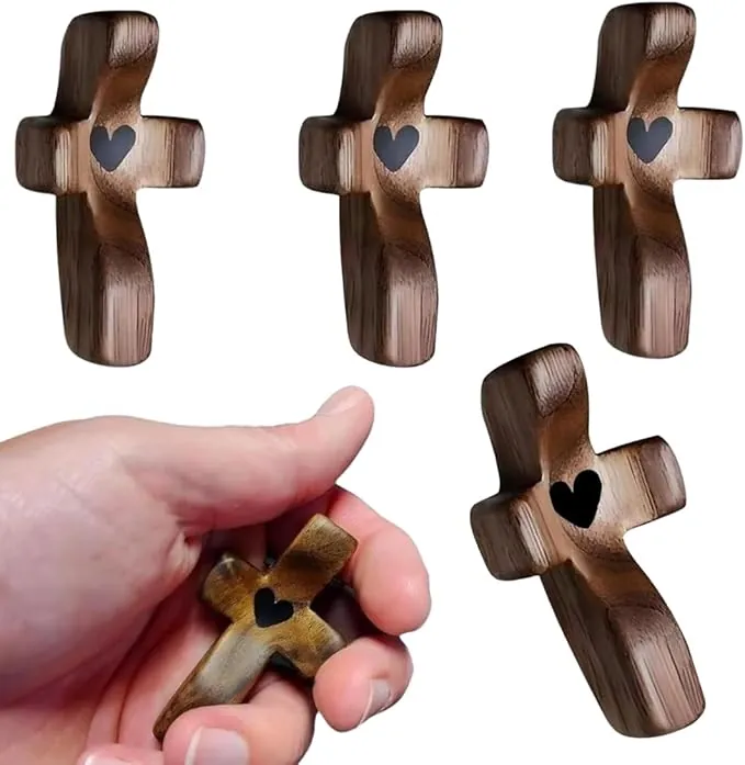 4 Piezas Pequeñas Cruces de Madera Talladas a Mano con Motivos de Corazón como Objetos, para Aliviar Estrés Bolsillo Pequeña Cruz Cruz De Madera De Mano, para confirmacion, Cristiano, Oración