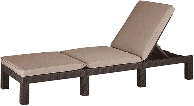 Keter Daytona Deluxe-Tumbona de Jardín, para Exterior terrazas, Patios, Jardines, con Respaldo reclinable en 4 Posiciones, Estructura Reforzada con cojín Incluido, Color Marrón