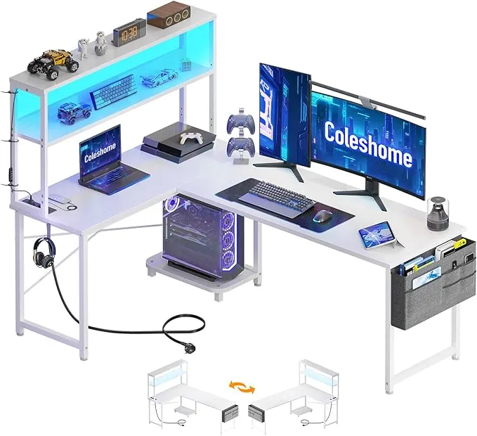 Coleshome Escritorio Gaming en L con LED y Enchufes, 155x100cm Escritorio Esquinero Reversible con Estantes, Mesa Gaming con Bolsa de Almacenamiento y Gancho para Jugadores, Blanco