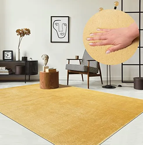 the carpet Relax - Alfombra Moderna y mullida de Pelo Corto, para salón, Parte Inferior Antideslizante, Lavable hasta 30 Grados, Muy Suave,Oro, 60 x 110 cm