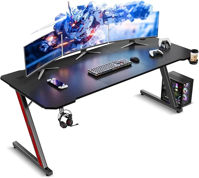 TRIUMPHKEY Mesa Gaming 160 x 60 cm, Escritorio Gaming en Forma de Z Ergonómica, Mesa Gamer de Fibra de Carbono, Mesa para Ordenador con Portavasos y Gancho para Auriculares, Negro