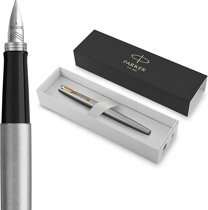 Parker Jotter pluma estilográficacuerpo de acero inoxidable con adorno doradoplumín mediano y tinta azulen estuche de regalo