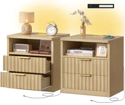 TEENFON Juego de 2 Mesitas de Noche Acanaladas con Enchufe y USB, Mesa Auxiliar con Luz LED, 2 Cajones y Compartimento Abierto, para Dormitorio, Madera Natural