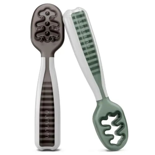NumNum PreCucharas de Aprendizaje para Bebés | Juego de 2 Cucharas de Silicona (Etapa 1 + Etapa 2) | #1 Recomendada por nutricionistas y Expertos Baby Led Weaning | Ideal BLW (Gris/Verde)