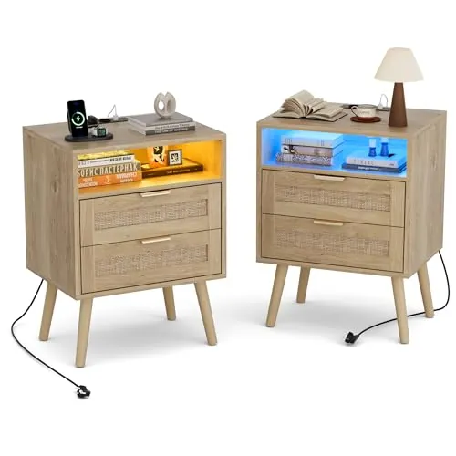 BonVache Mesitas de Noche Pack 2, Luz Regulable en Color, Toma de Corriente integrada y Puertos USB-A y C, Compartimento Abierto y 2 cajones de caña, Patas de Madera Maciza, Estilo ratán Natural