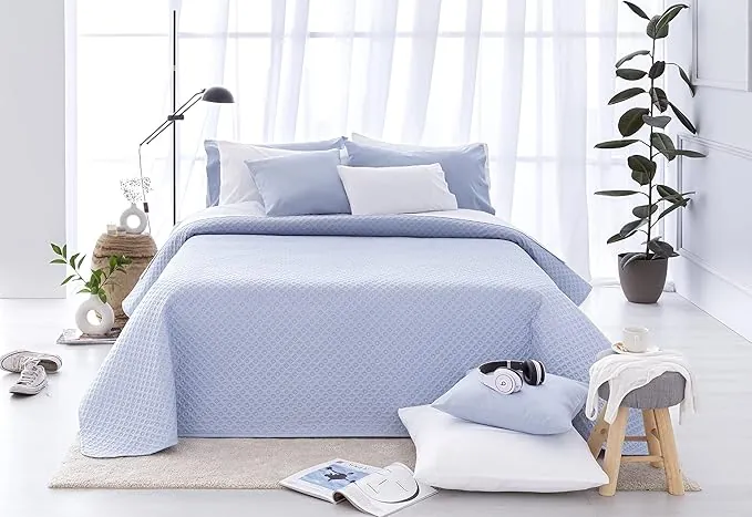 Todocama – Colcha boutí Fina con diseño piqué, para Primavera, Verano, otoño e Invierno. 100% Microfibra Extra Suave. Colcha Cubre Cama Multiusos. Cama 105-200x260cm Azul Claro