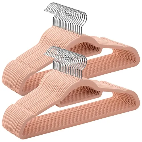 SONGMICS Percha de Terciopelo, Juego de 50, Antideslizantes, con Barra Corbata y Gancho Negro, 0,6 cm Espesor, Ahorra Espacio, 43,5 cm Largo, Abrigo Pantalón, Rosa Claro y Plata CRF50PK