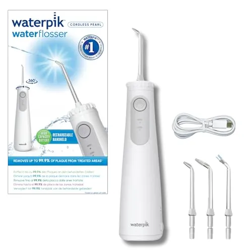 Irrigador dental Waterpik Cordless Pearl, irrigador bucal portátil y recargable, limpia entre dientes, elimina placa, resistente al agua, ideal para viajes y baños pequeños, blanco