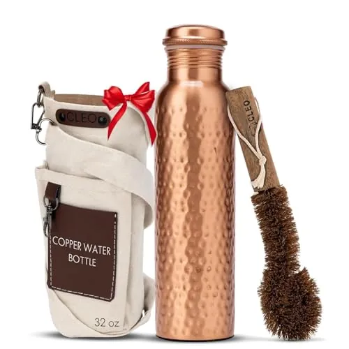 AVA DESIGNZ Botella de Agua de Cobre Puro Martillado a Mano 950 ml – Botella Ayurvédica Antifugas Sin BPA para Yoga, Viajes y Oficina con Bolsa de Lona, Bolsillo, Porta Tarjetas y Cepillo