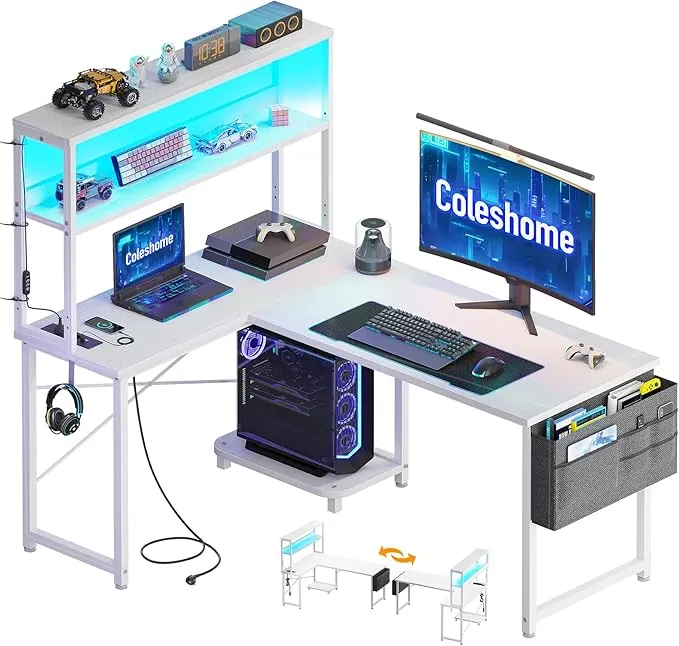 Coleshome Escritorio Gaming en L con LED y Enchufes, 110 × 80 cm Escritorio Gamer Reversible con Estantes, Escritorio Esquinero con Bolsa de Almacenamiento y Gancho para Jugadores, Blanco