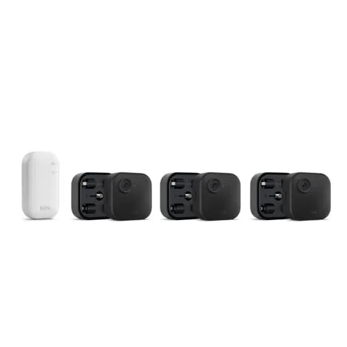 Blink Outdoor 4 + pack de extensión de batería: cámara de seguridad inteligente HD sin cables, 4 años de autonomía, detección de movimiento, compatible con Alexa (sistema de 3 cámaras) | IP65