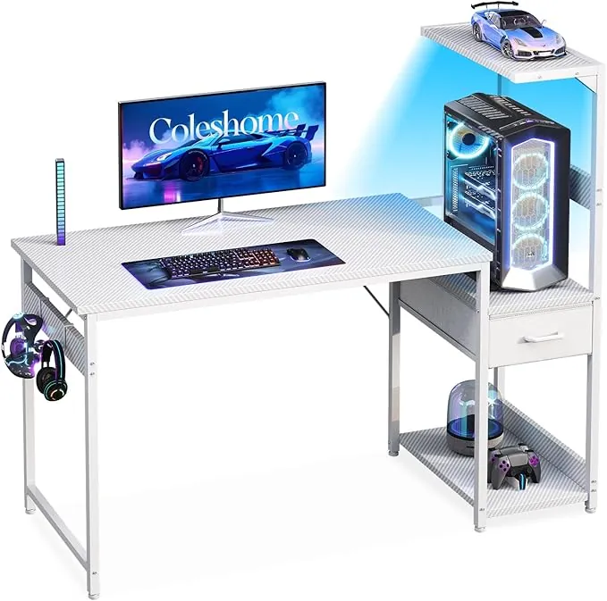 Coleshome Escritorio Gaming con Iluminación LED, 120×48cm Mesa Gaming con Cajones y Estanteria, Mesa Gamer Reversible con Gancho para Cascos, Fibra di Carbonio Bianco
