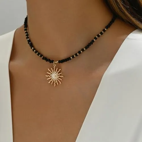 Collar con colgante de sol y luna con cuentas - Joyería de moda multicolor, disponible en cuatro colores, aporta un toque veraniego, One Size, Metal Vidrio, Sin piedra preciosa