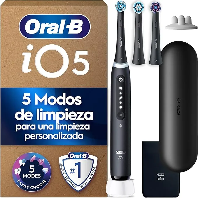 Oral-B iO 5N Cepillo de Dientes Eléctrico con Mango Recargable, 3 Cabezales y Estuche De Viaje, Diseñado por Braun - Negro , El embalaje puede variar