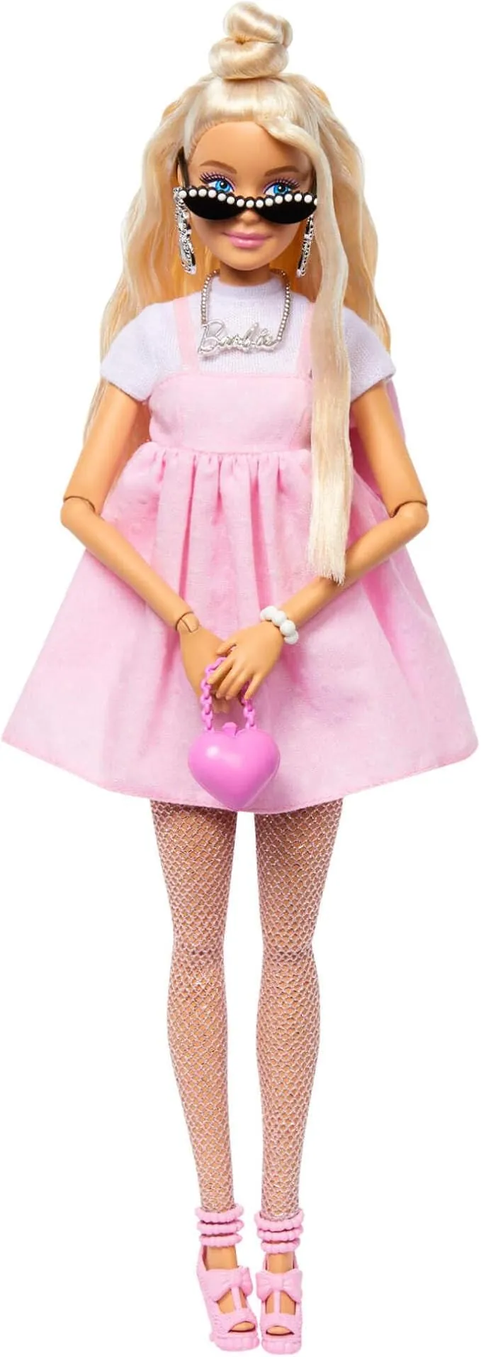 Barbie Deluxe Style Muñeca n. 3 con conjunto de moda Barbiecore, pelo rubio con moño alto, vestido rosa pastel con lazo grande y accesorios como medias de redecilla, HYV27