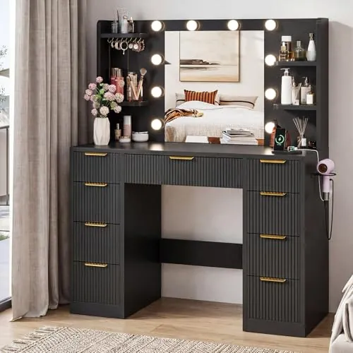 Devoko Tocador Estriado con Espejo y 10 Bombillas LED, Brillo Ajustable, Mesa de Maquillaje con 9 Cajones, Regleta de Enchufes y Soporte para Secador de Pelo (Negro)
