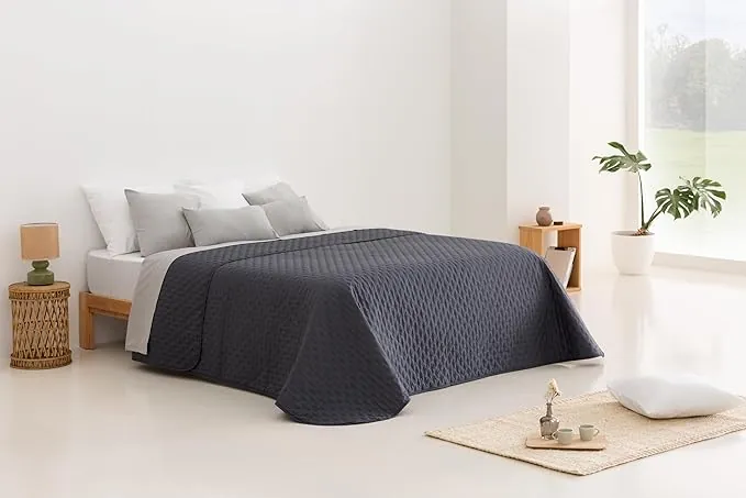 Todocama – Colcha boutí Fina con diseño Estrella, para Primavera, Verano, otoño e Invierno. 100% Microfibra Extra Suave. Cubre Cama Multiusos. Cama 140/150/160-250x260cm Gris Oscuro