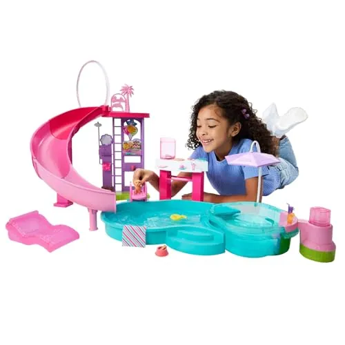 Barbie Piscina de ensueño Conjunto de Juego con 6 Zonas de Juego, Incluyendo un Jacuzzi con tobogán y Burbujas, además de más de 20 Accesorios como Mascotas, flotadores y Mucho más, JKG83