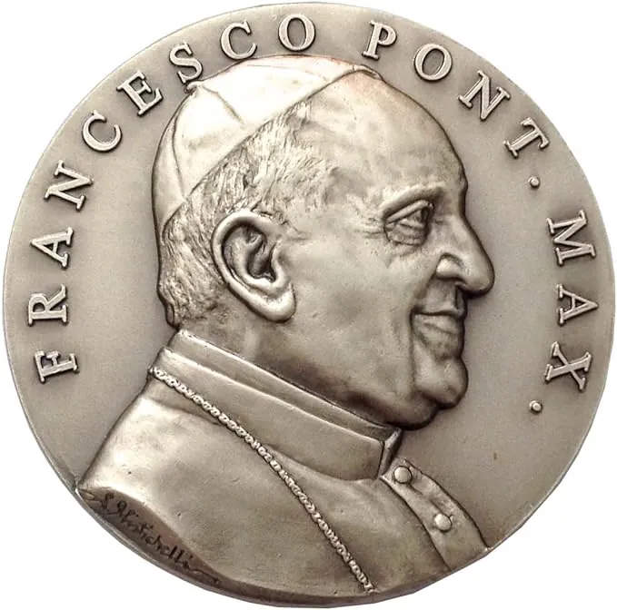 Medallón del Papa Francisco/Santo Rostro de Jesús - Hecho en otro Relieve