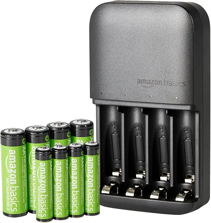 Amazon Basics pilas recargables NiMH, con cargador de pilas de 4 ranuras, enchufe de la UE, Paquete de 8 (4 AAA 800mAh + 4 AA 2000mAh), Negro