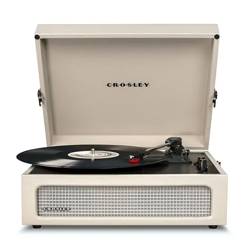 Crosley Voyager Tocadiscos con 2 Altavoces, Bluetooth In & out y AUX - Tocadiscos Retro de 3 velocidades - para vinilos de 7", 10" y 12" - Portátil con Estuche Integrado - Dune Clara