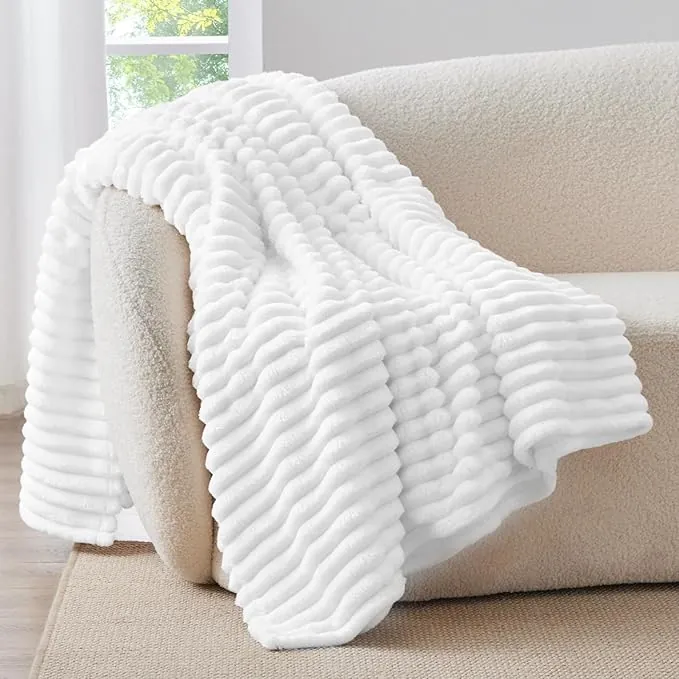 BEDELITE Manta para Cama 90 - Manta de Felpa Franelada a Rayas, 150x200 cm, Blanco, Suave, Acogedora y Cálida, Regalo para Mujer y Hombre